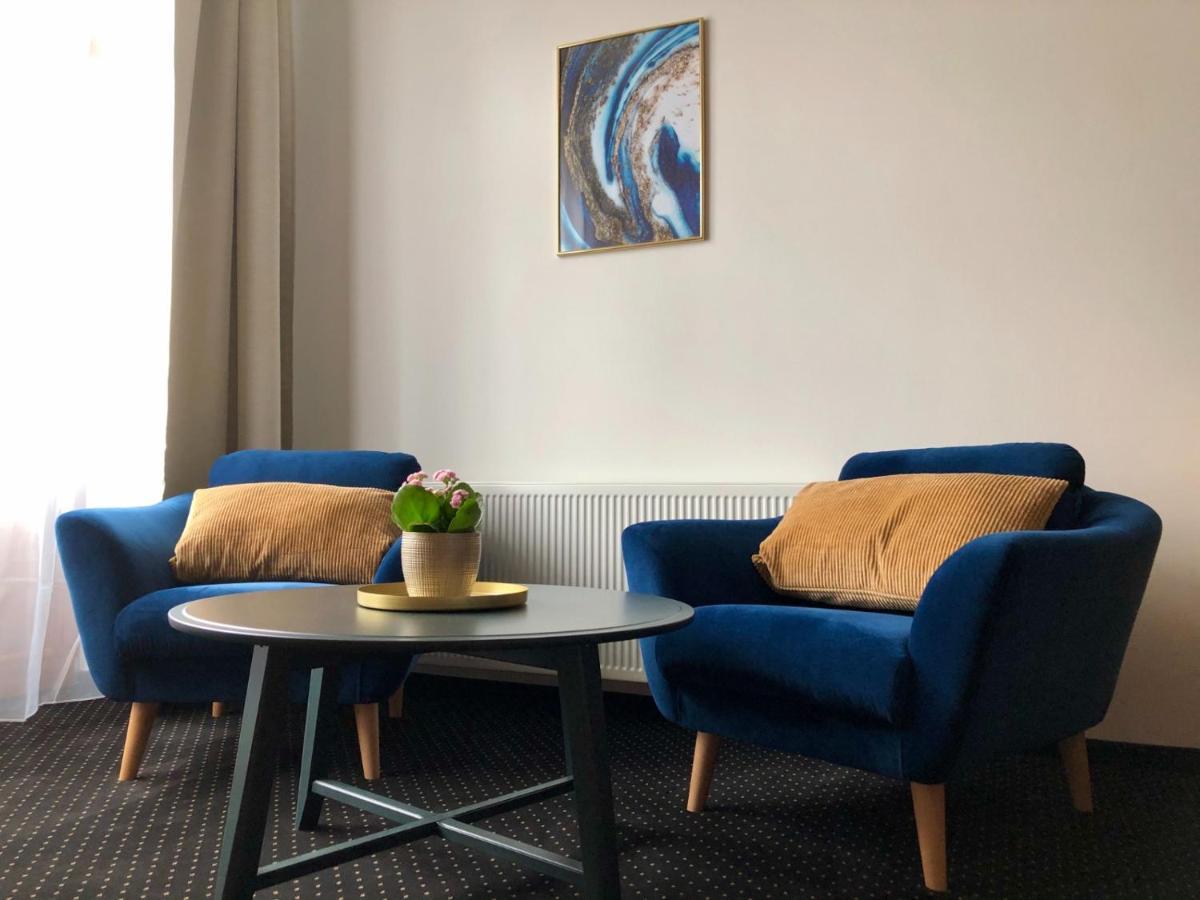 Pension Drei Rosen Karlsbad Exteriör bild