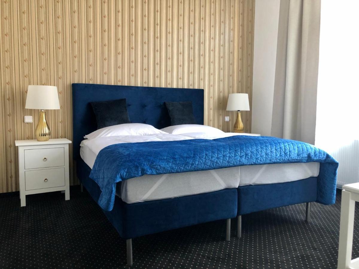Pension Drei Rosen Karlsbad Exteriör bild
