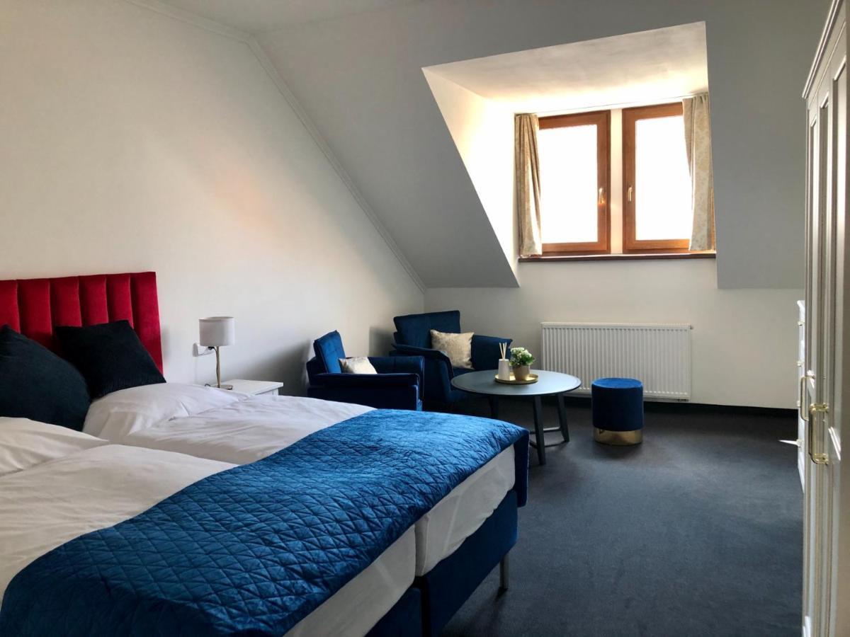 Pension Drei Rosen Karlsbad Exteriör bild